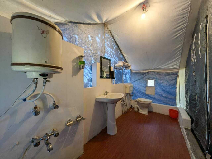 Bathroom, Apple Orchard Farm and Camping, Kinnaur