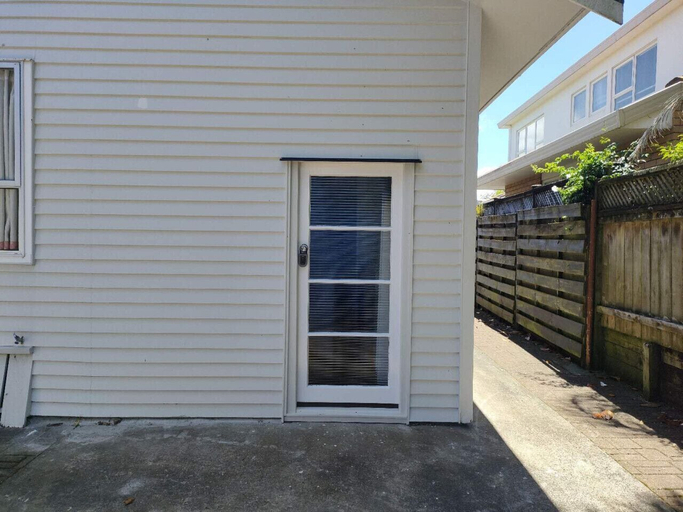 Exterior & Views 2, 1 Double and 1 sofa bed Studio, Waitakere