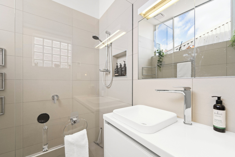 Bathroom 3, 2 Bedroom House - Hobart CBD, Hobart