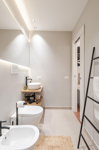 Bathroom 5, Zahir Suite Apartment, Palermo