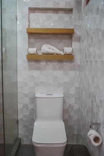 Bathroom 3, Elite Maya Spa, Antigua Guatemala