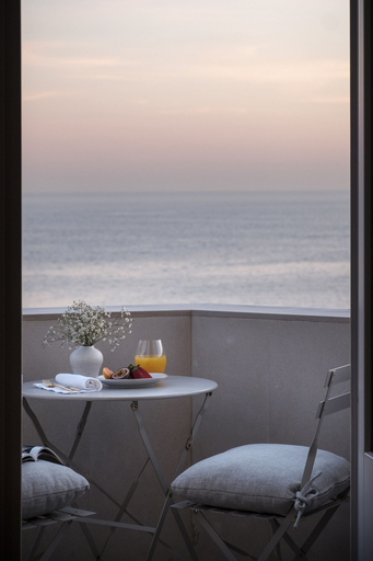 Room 4, Seaview Castle by Cadenzalux, Cascais