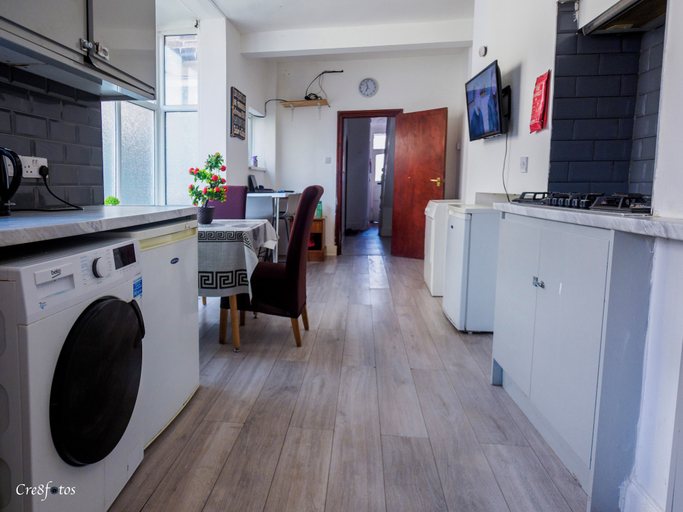 Others 4, Wood Hus Lodge, Stoke-on-Trent