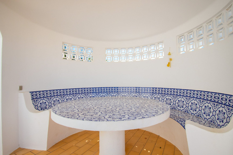 Room 2, 32A Vale do Milho Stunning Detached Villa Close, Lagoa