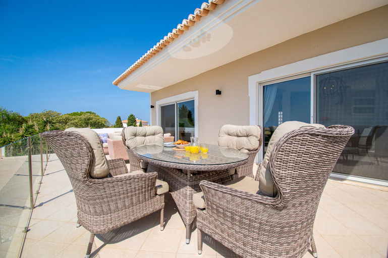 Room 5, The One Ocean Front in Carvoeiro, Lagoa