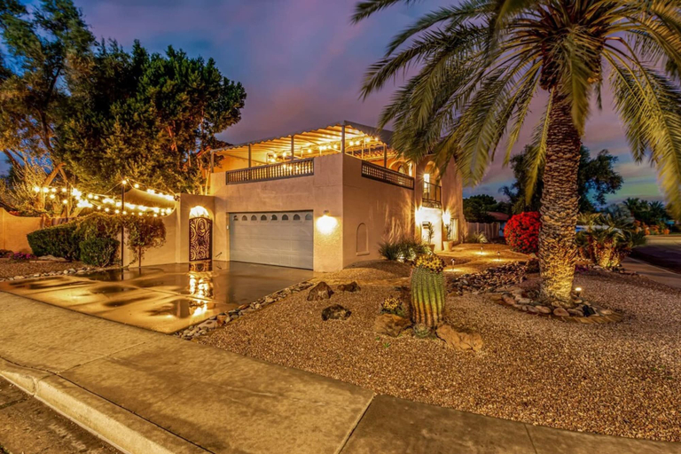 Room 4, Historic Desert Rose Estate Pool Sauna Sleeps 12, Maricopa