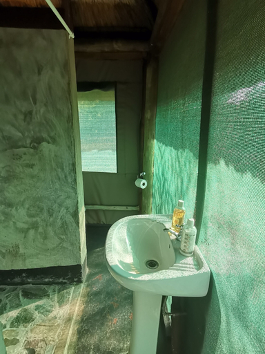 Bathroom 3, Shanatsi Safari Lodge, Mopani