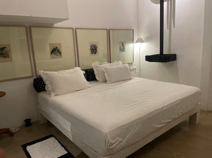 Others 4, Boutique 87, Bentota