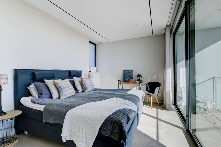 Room 3, 2 Rua das Palmas Luxurious Stylish and Modern L, Lagoa
