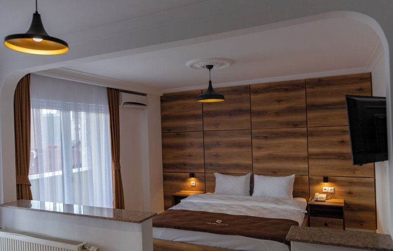 Others 5, Hotel City Star, Priština