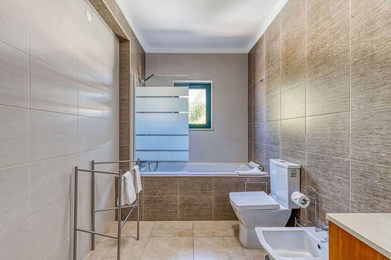 Room 3, Albatroz Gorgeous Spacious Villa IN Carvoeiro, Lagoa