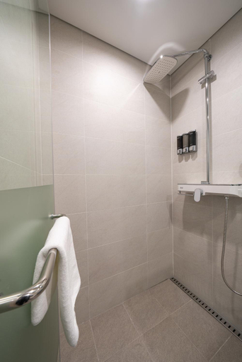 Bathroom 4