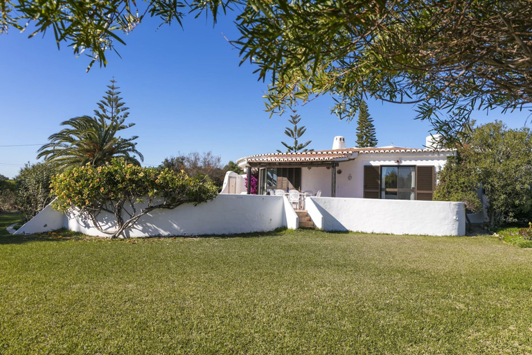 Room 4, Casa Ryder Casa Ryder Short Walk From Marinha b, Lagoa