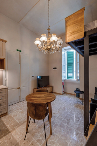 Others 5, Modern Designer 2BR Apartment – Walk to Sea