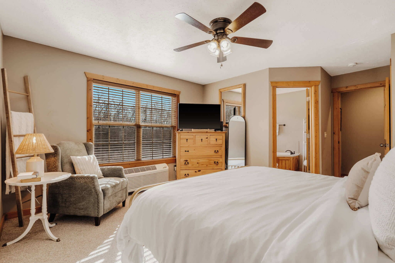 Bedroom 5, Cozy Pines Cabin - Quiet Relaxation!, Stone