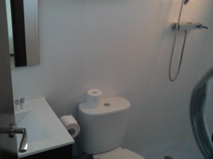 Others 5, Hostal Cubelles, Barcelona