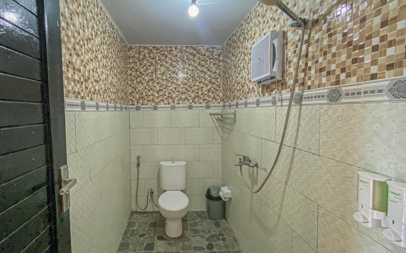Bathroom 3, The Salang Guest House, Klungkung