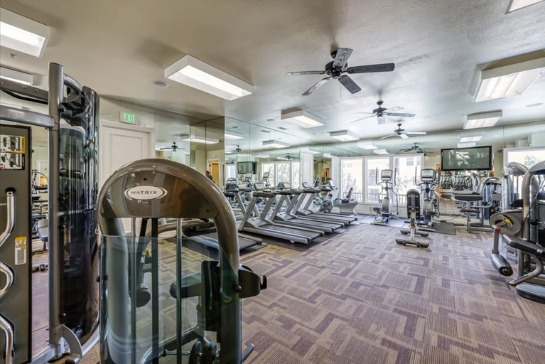 Room 3, New Upscale 1BR Stay With Mini Golf Sauna Heated Pool, Washoe