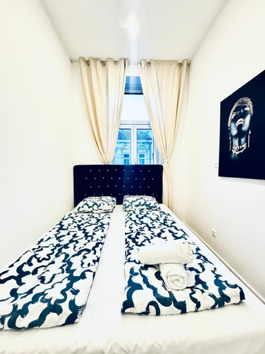 Bedroom 2, Spacious 3BR Near Kaufpark Alterlaa, Wien