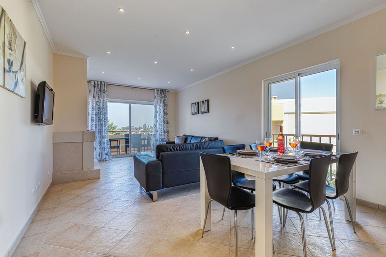 Room 5, 99b Aldeia Golfmar Superb 2-bedroom Apartment, Lagoa