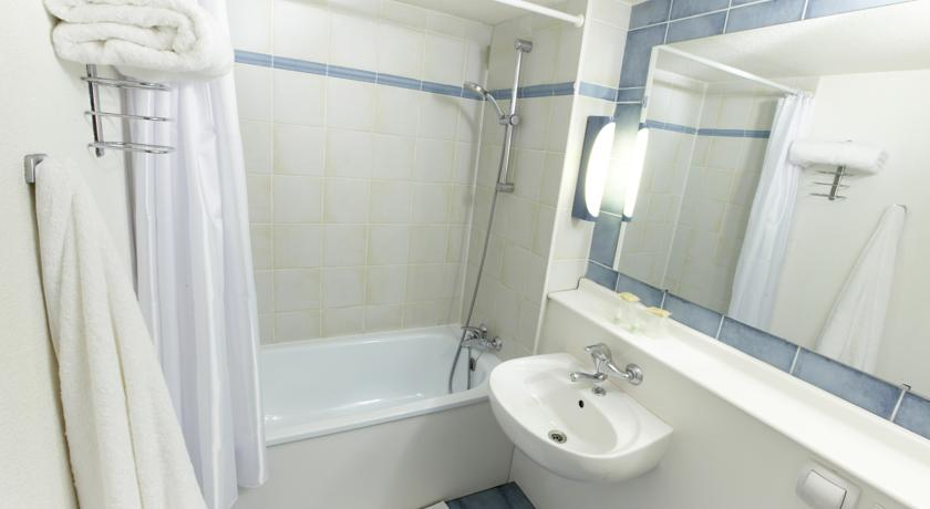 Bathroom 4, Hotel Campanile Rouen Nord - Barentin, Seine-Maritime