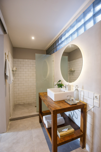 Bathroom 7