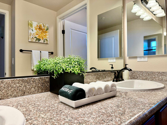Room 4, New Cozy Stylish 1BR With Heated Pool Relaxing Spa Sauna, Washoe