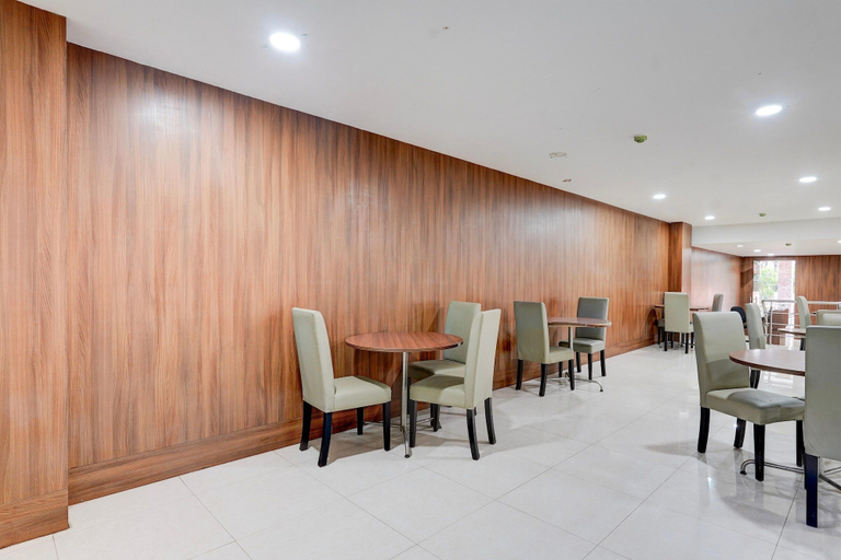 Dining 5, Poolside Retreat Near Sathyabama Chennai, Kancheepuram