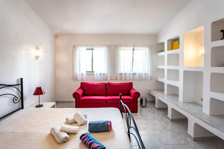 Room 5, Joana Stunning Villa IS A 10 MIN Walk TO THE BEA, Lagoa