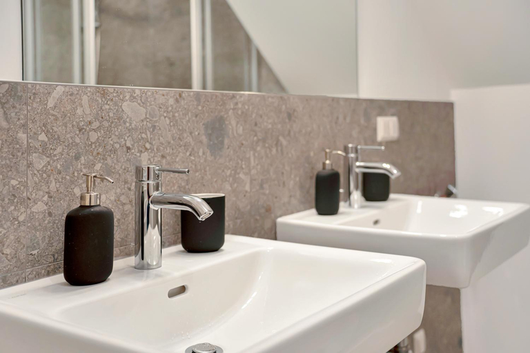 Bathroom 3, easy-flat Hauptplatz - City Center Apartments with a Kitchen, Villach