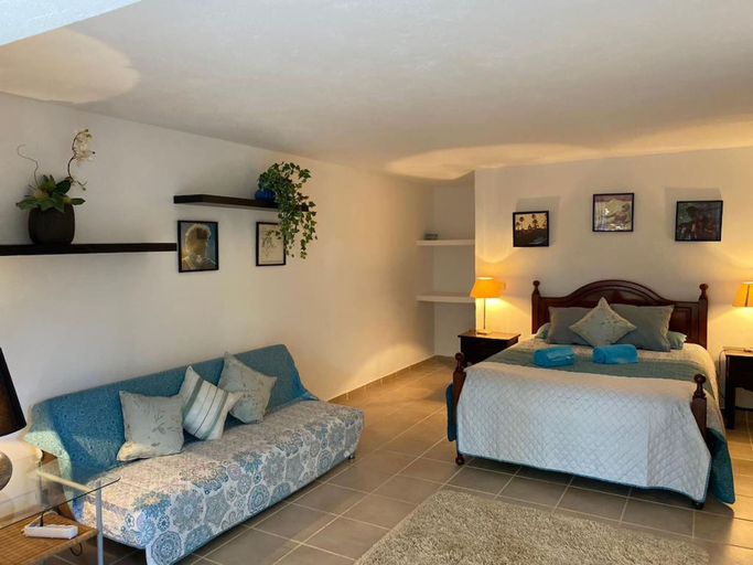 Room 3, Villa Vale Verde 5 Bedroom Villa 10 min Walk to, Lagoa