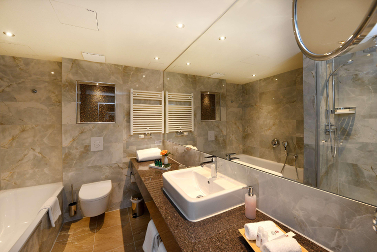 Bathroom 4, Best Western Plus Delta Park Hotel, Mannheim