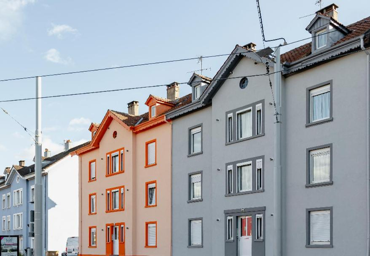 Exterior & Views