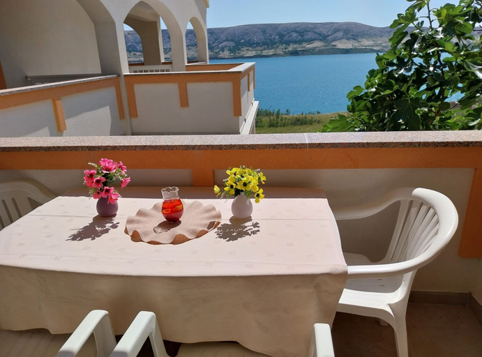 Others 4, Metajna House With Pool And Sea View, Novalja