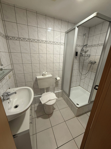 Bathroom 5, Eurocity Hotel, Main-Kinzig-Kreis