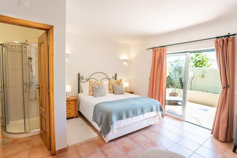 Room 2, 32 Vila castelo Casa Figueira - GREAT TOWNHOUSE, Lagoa