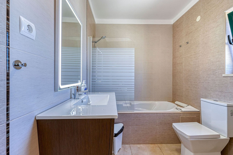 Room 5, Albatroz Gorgeous Spacious Villa IN Carvoeiro, Lagoa
