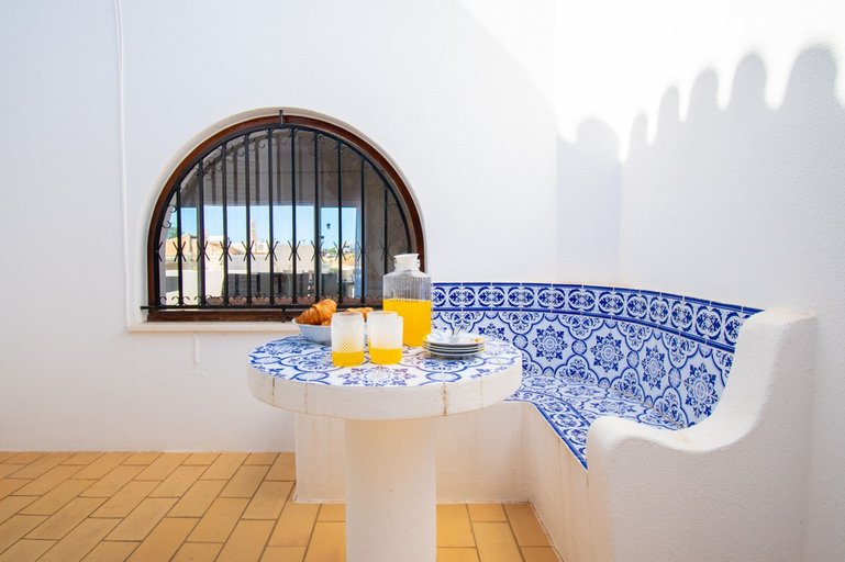 Room 5, 32A Vale do Milho Stunning Detached Villa Close, Lagoa