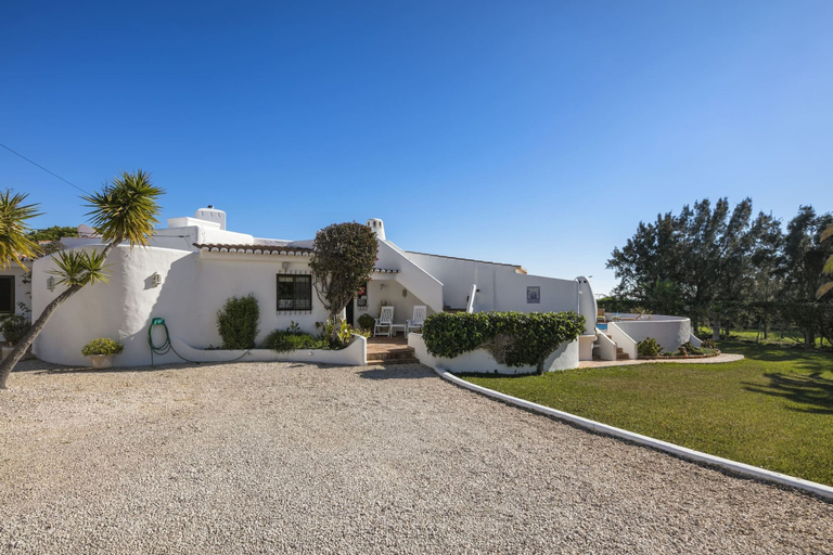 Room 3, Casa Ryder Casa Ryder Short Walk From Marinha b, Lagoa