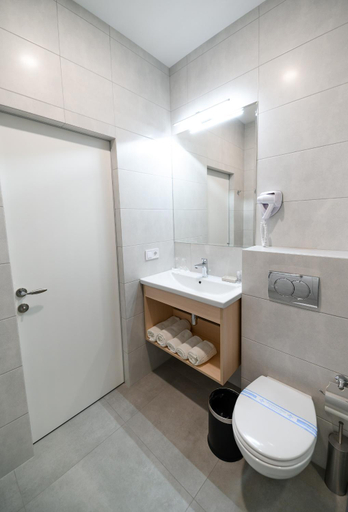 Bathroom 3, Nota Bene, L'vivs'ka