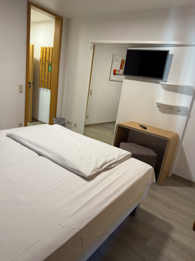 Bedroom 4, Eurocity Hotel, Main-Kinzig-Kreis