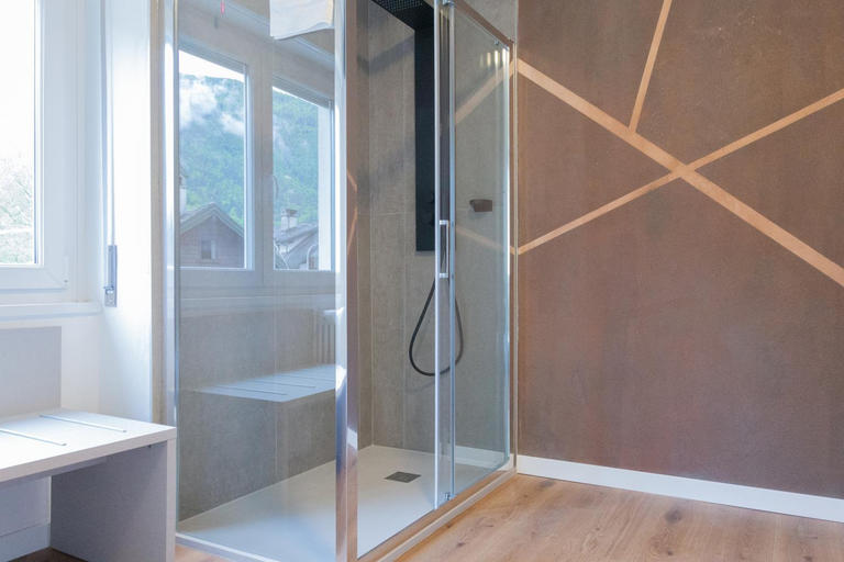 Bathroom 16