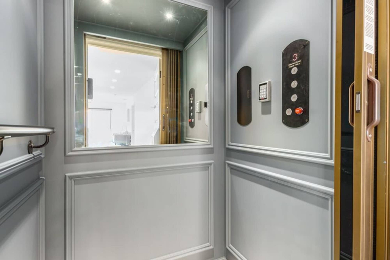 Room 4, LUX Penthouse Old Town Walkable Gym Mtn Views, Maricopa