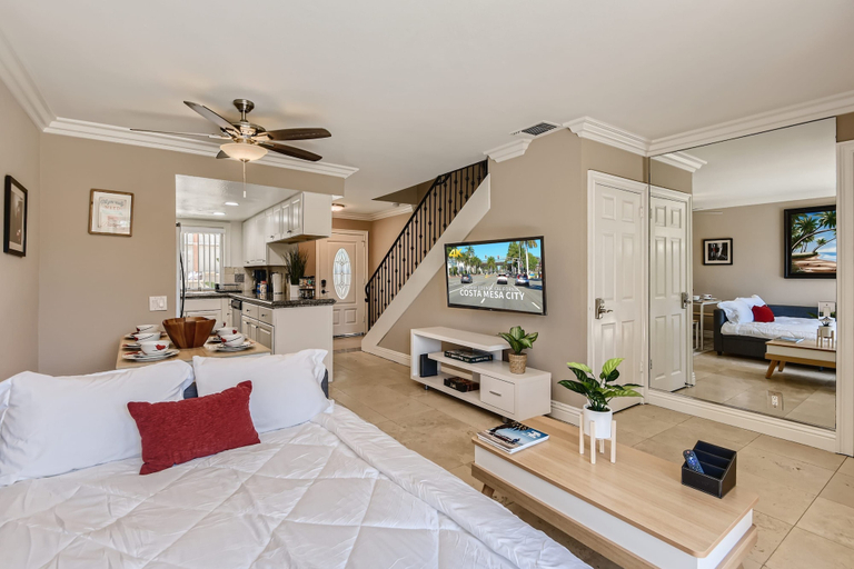 Interior, Spacious 3BR Yard BBQ Games Free Parking 0R2, Orange
