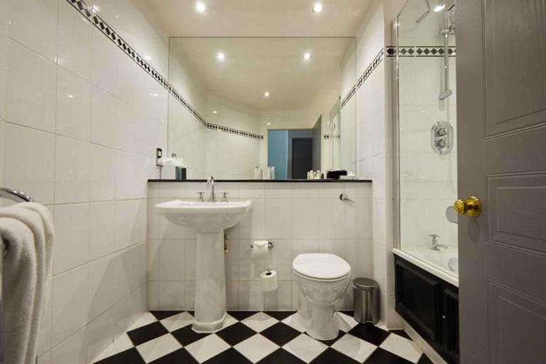 Bathroom 4, Woughton House Hotel, Worldhotels Distinctive, Milton Keynes