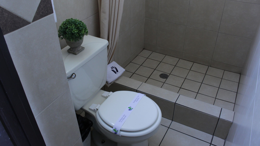 Bathroom 3, Motel Las Fuentes, Mexicali