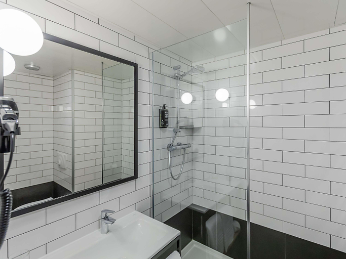 Bathroom 4, ibis Braganca, Bragança