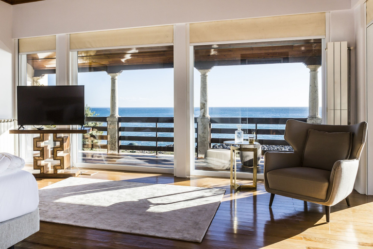 Room 4, Seafront Manor by Cadenzalux, Cascais