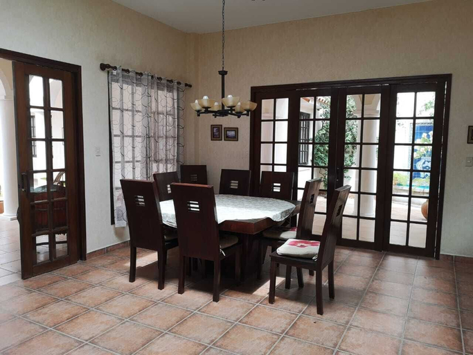 Others 4, CASA DE HUÉSPEDES, Oropeza
