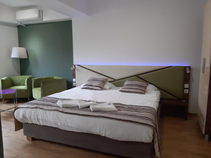 Others 4, Modern Living Apartments
